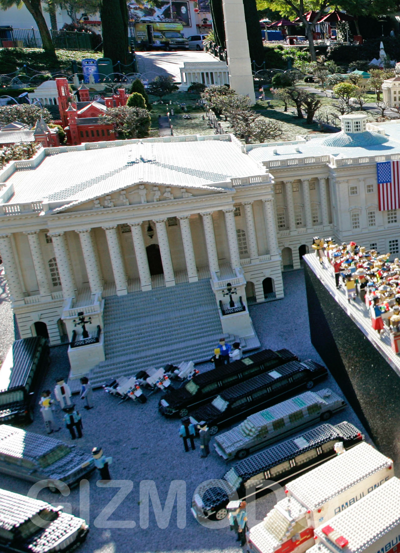 Illustration for article titled Lego Obama Presidential Inauguration Brings Hope to Bricks Too